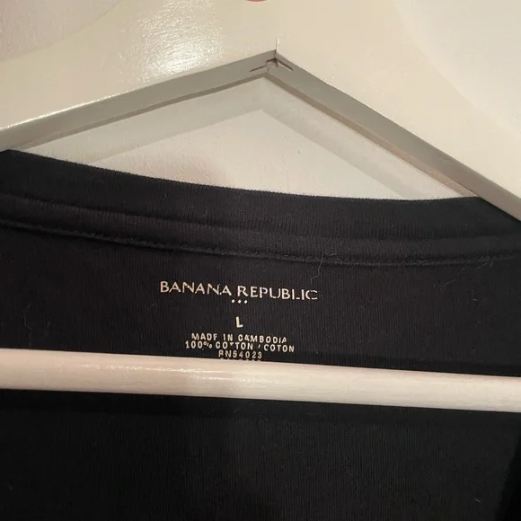 Banana Republic 100% cotton Cotton V-Neck T-Shirt‎ large - Picture 3 of 4